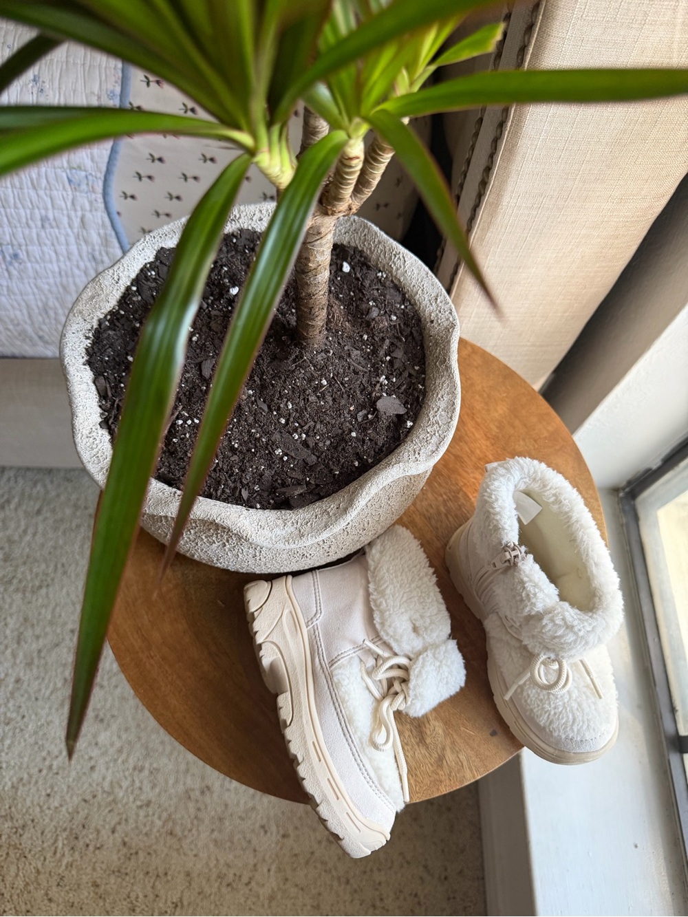 Gap Cozy Cream Faux-Shearling Indoor Slip-On Booties